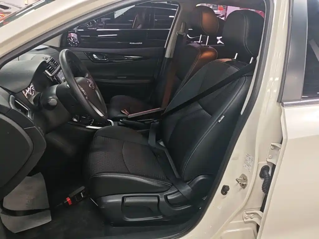 Nissan Tiida 2018 — фото 15
