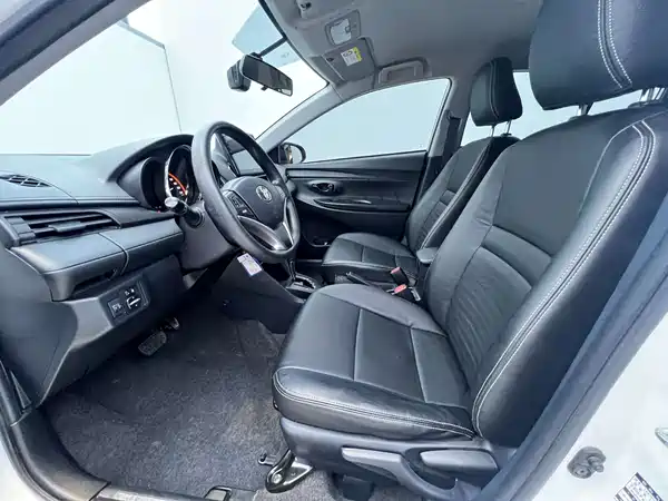 Toyota Yaris L 2022