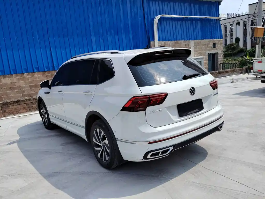 Volkswagen Tiguan L 2023 — фото 4