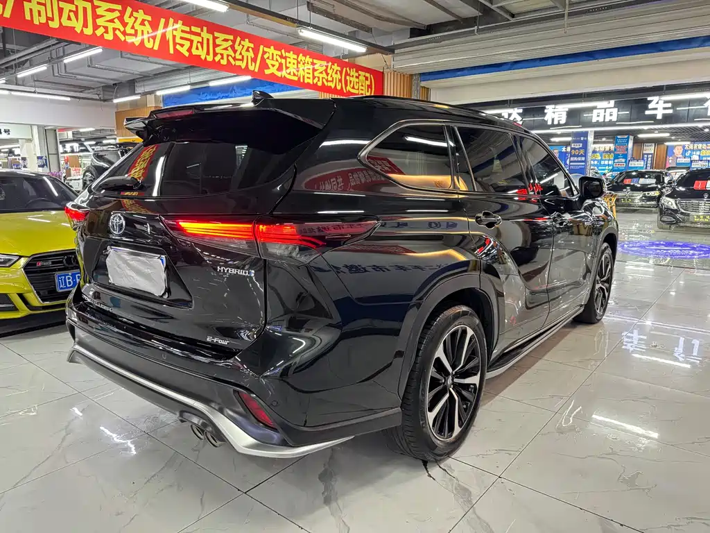 Toyota Crown Kluger 2023 — фото 12