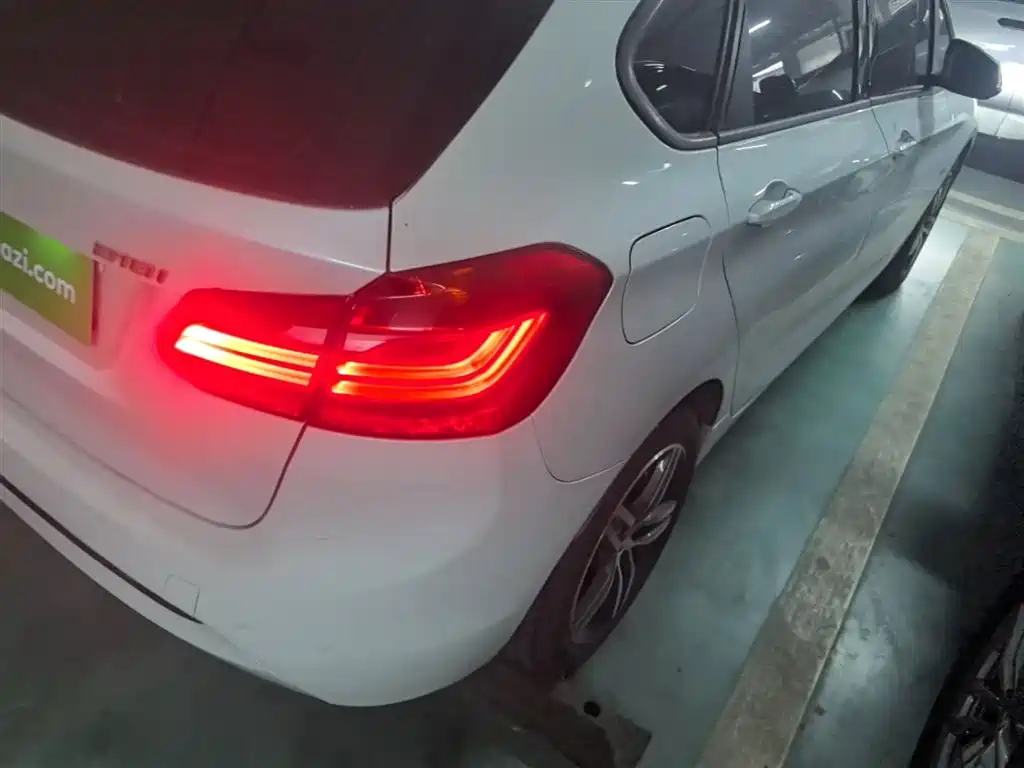 BMW 2 Series Active Tourer 2017 — фото 8