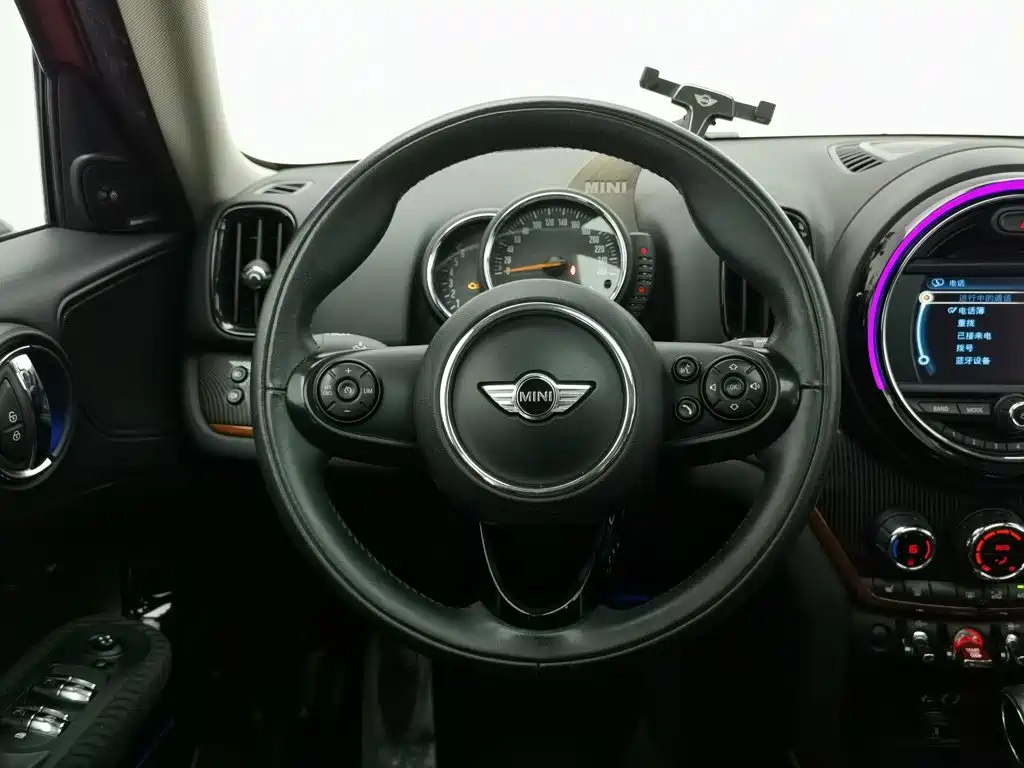 MINI Countryman 2017 — фото 11