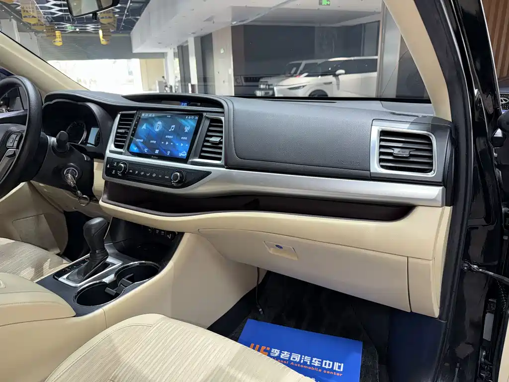 Toyota Highlander 2020 — фото 25