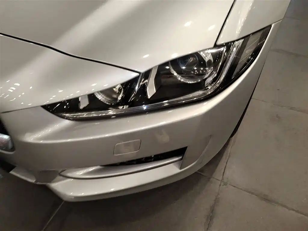 Jaguar XE 2016 — фото 3