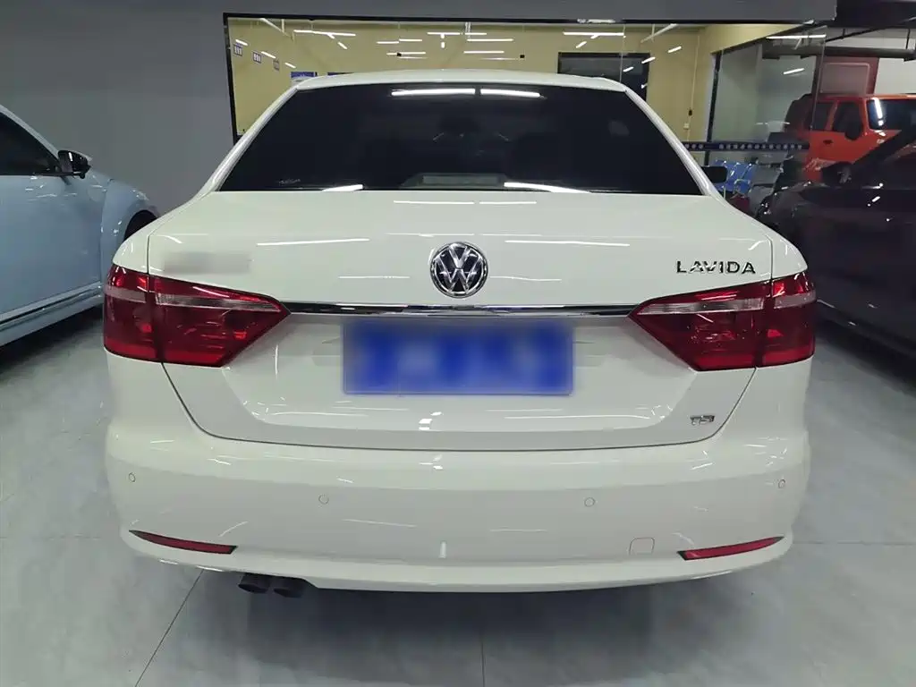 Volkswagen Lavida 2015 — фото 10