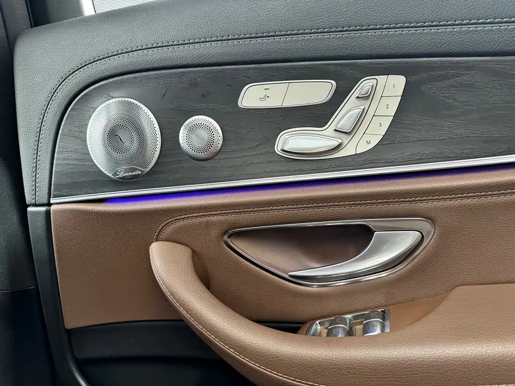 Mercedes-Benz E-Class 2020 — фото 19