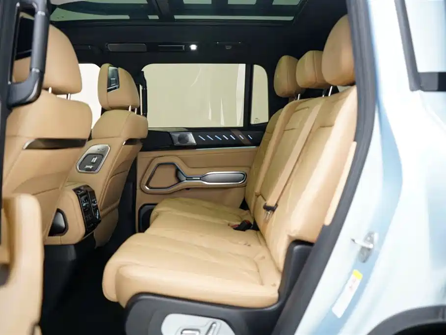Fang Cheng Bao Leopard 8 2025