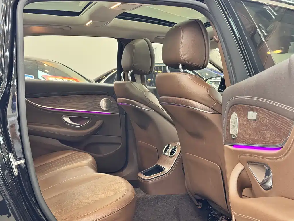 Mercedes-Benz E-Class 2020 — фото 19