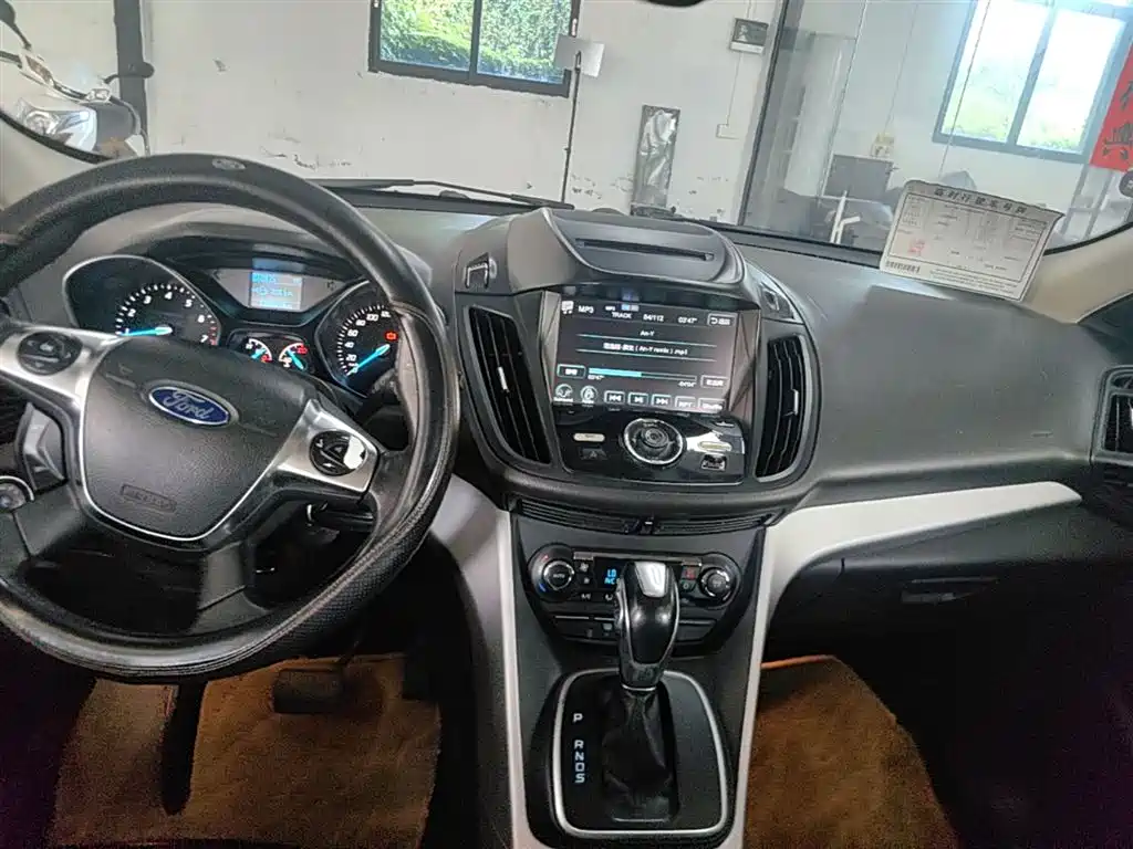 Ford Kuga 2015 — фото 13
