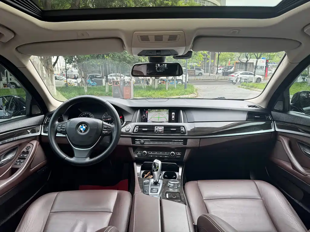 BMW 5 Series 2016 — фото 9