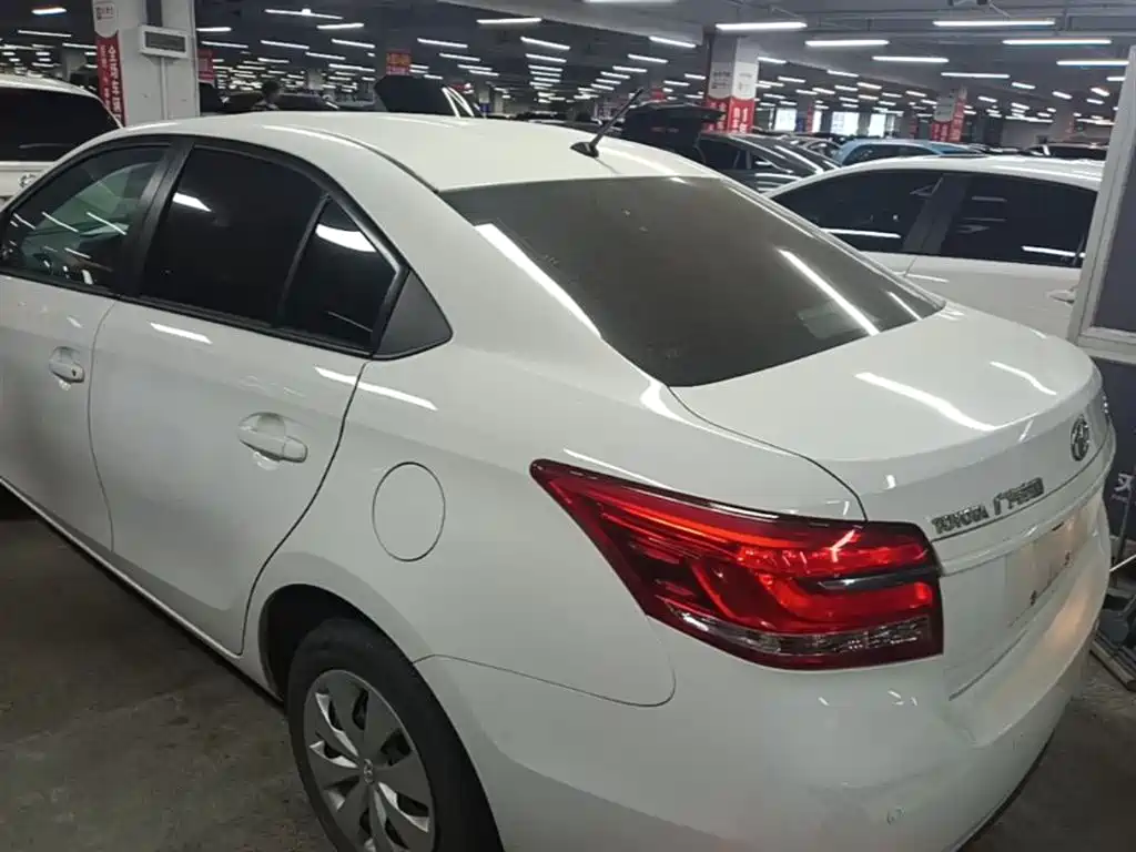Toyota Yaris L 2021