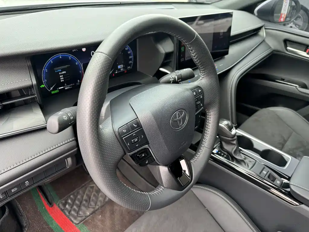 Toyota Camry 2024 — фото 16