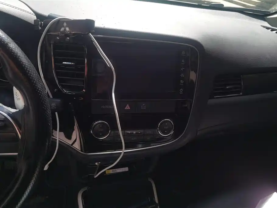 Mitsubishi Outlander 2019 — фото 13