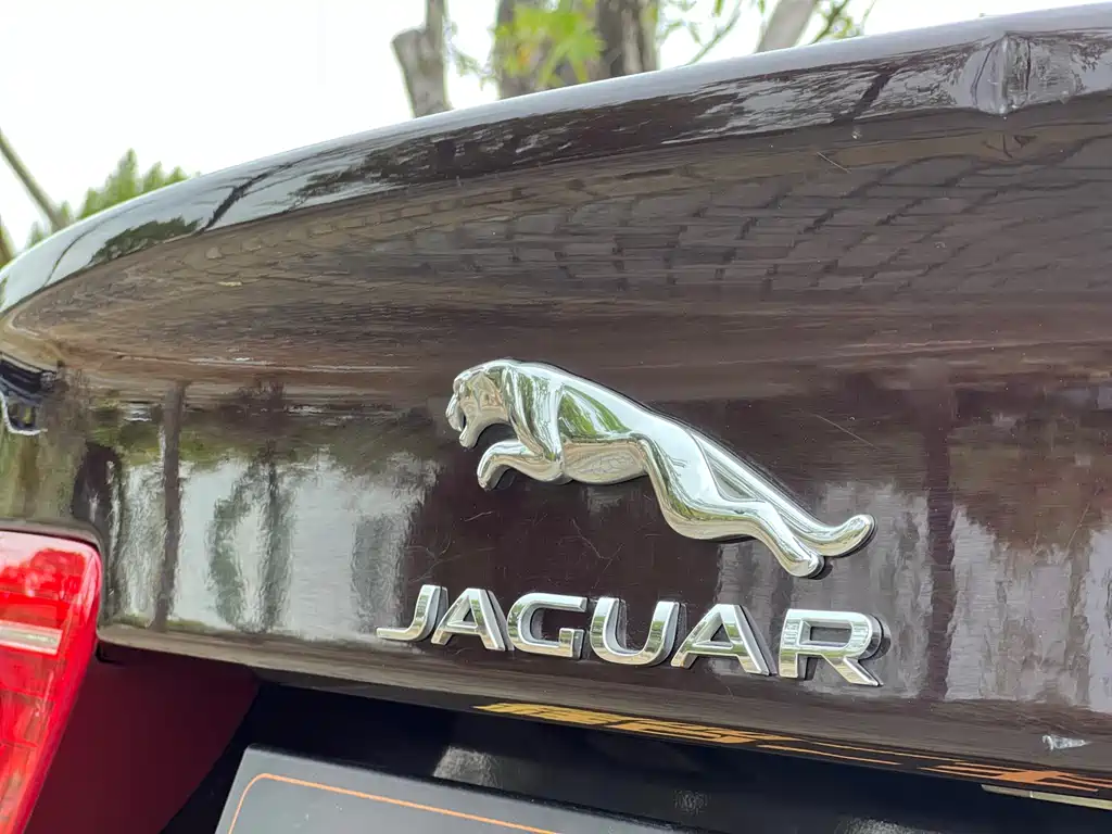 Jaguar XEL 2019 — фото 15