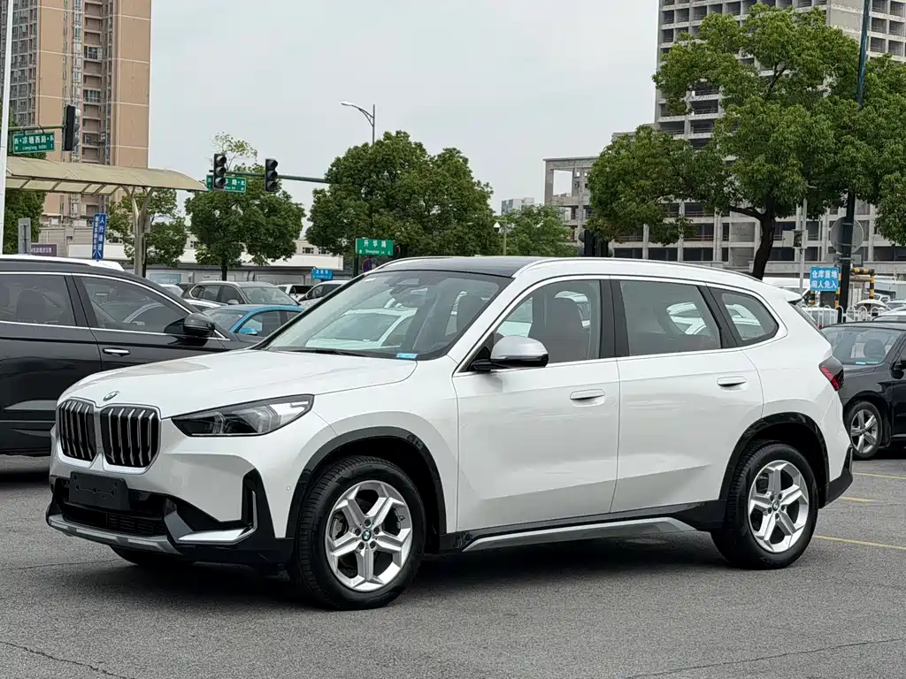 BMW X1 2023 — фото 1