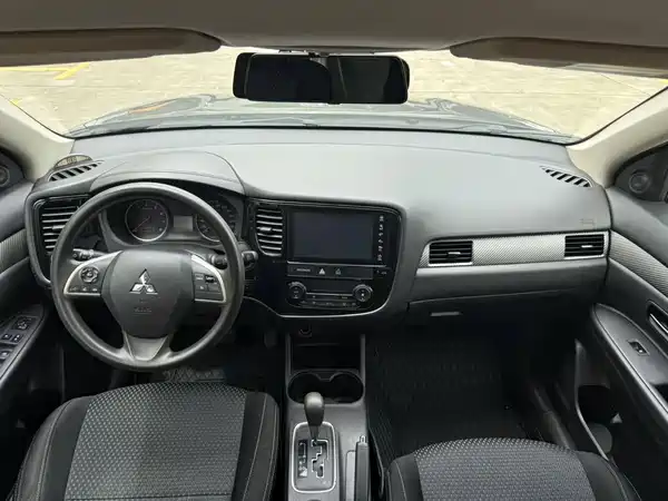 Mitsubishi Outlander 2016