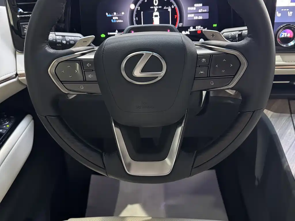 Lexus LM 2024 — фото 9