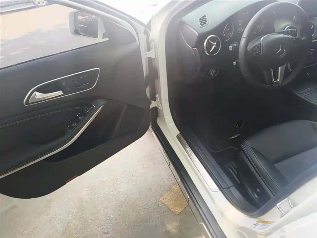 Mercedes-Benz GLA 2015 — фото 16