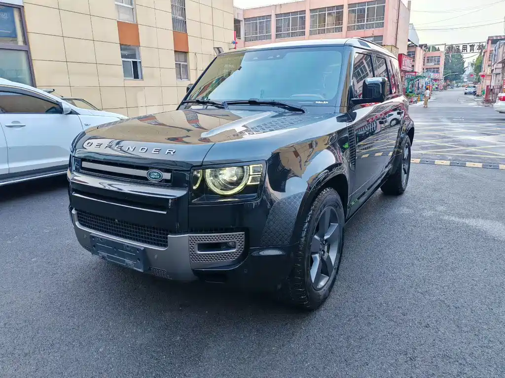 Land Rover Defender 2024