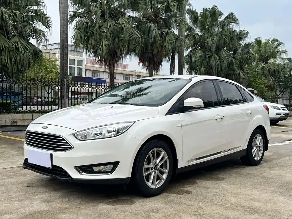 Ford Focus 2015 — фото 1