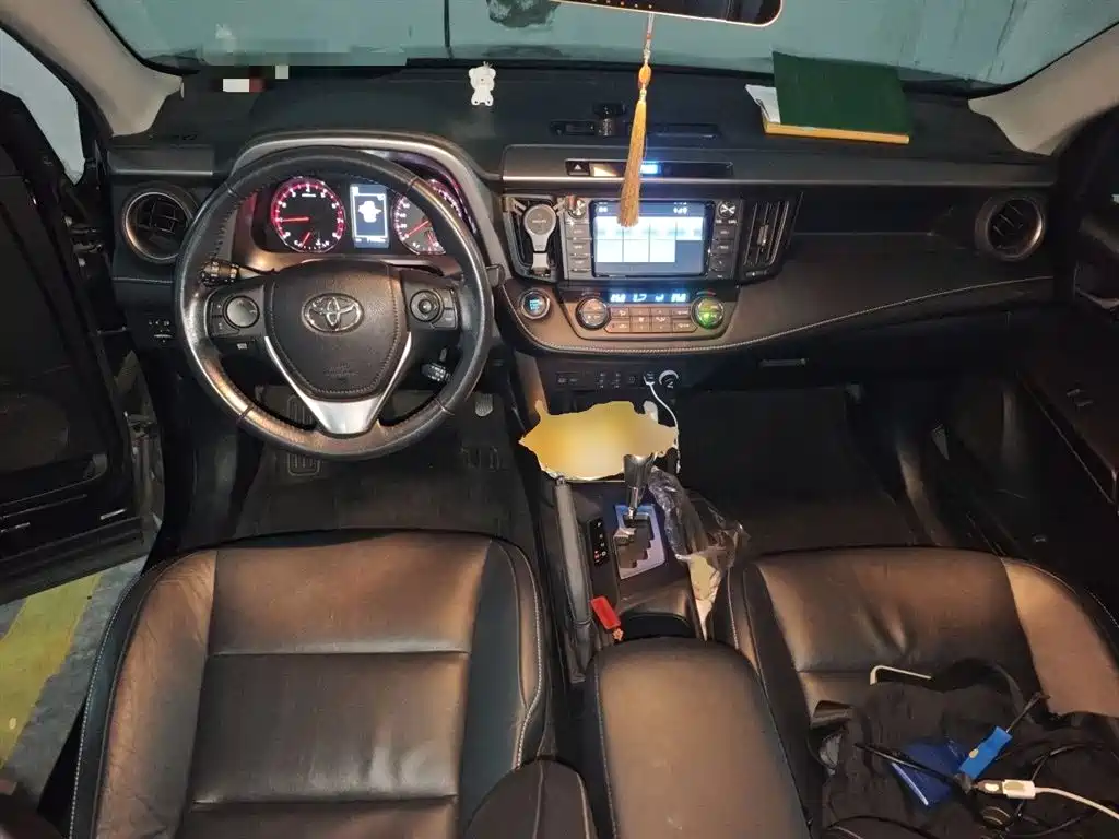 Toyota RAV4 2018 — фото 5