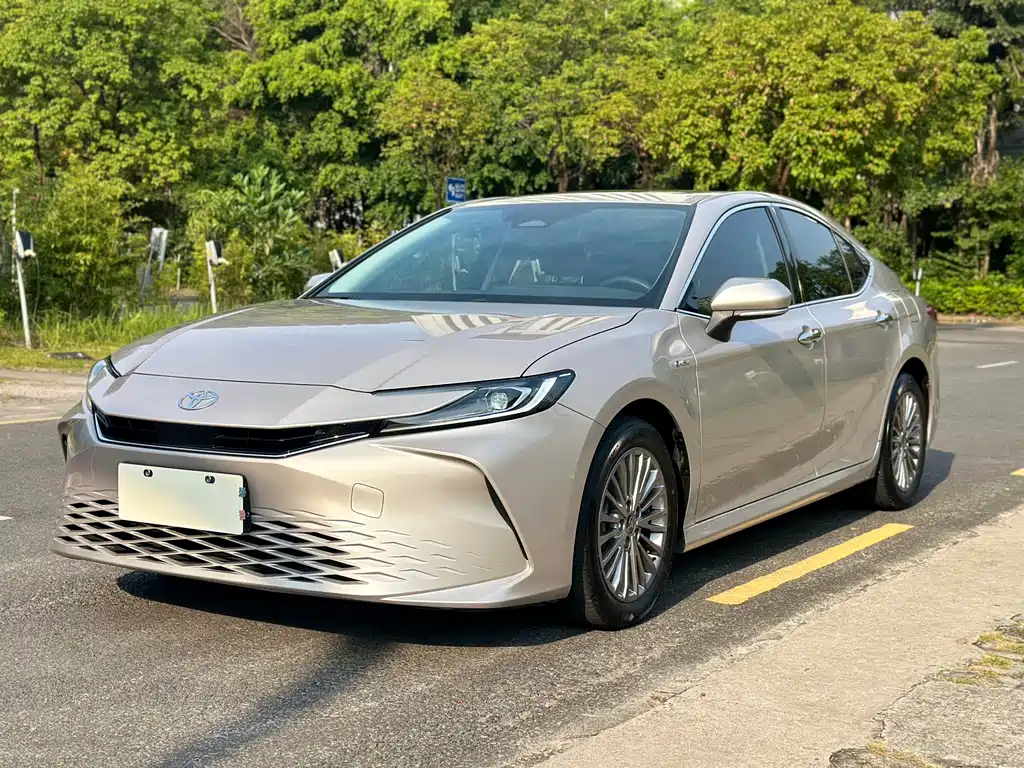 Toyota Camry 2024 — фото 1