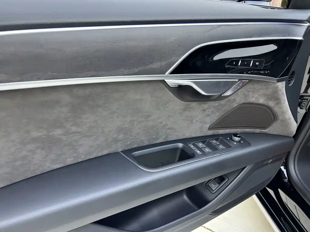 Audi A8 2022 — фото 10
