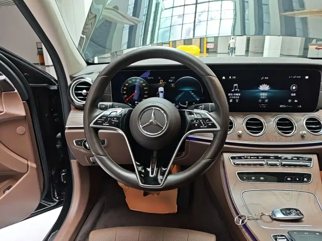 Mercedes-Benz E-Class 2022 — фото 11