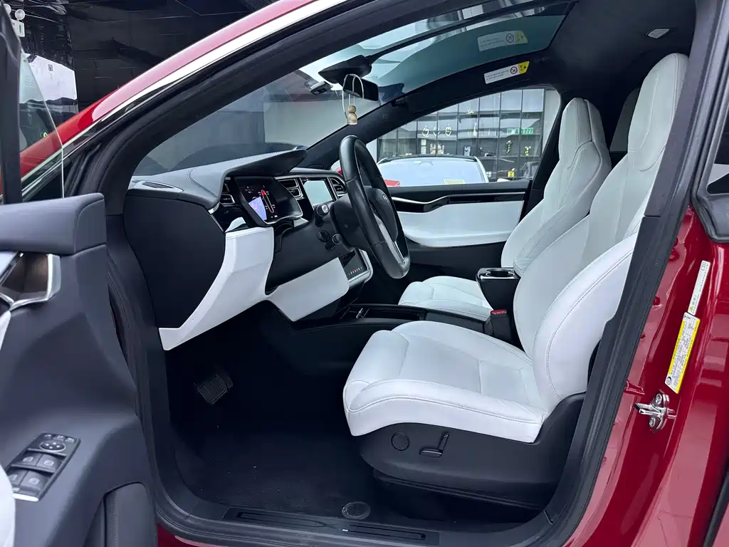 Tesla Model X 2018 — фото 7