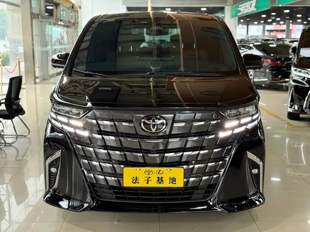 Toyota Alphard 2026 — фото 2