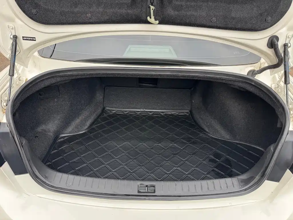 Infiniti Q50L 2015 — фото 28