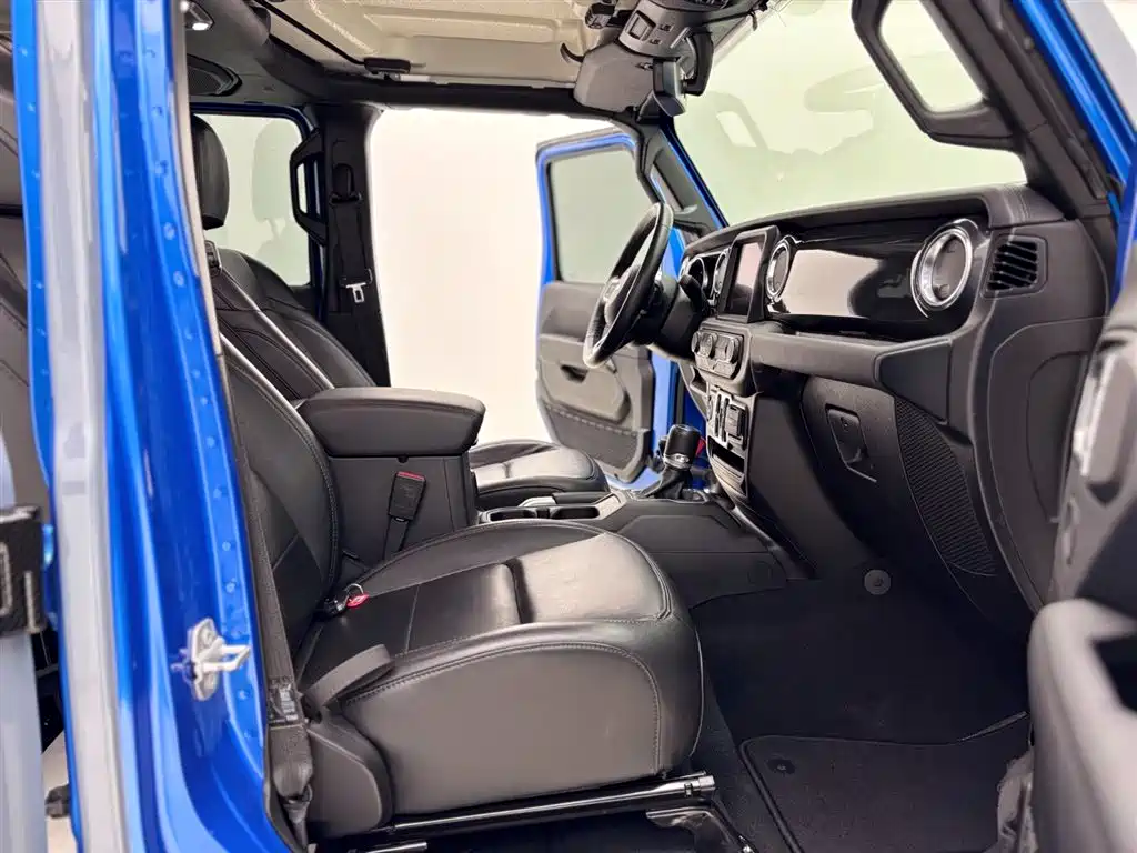 Jeep Wrangler 2023 — фото 22