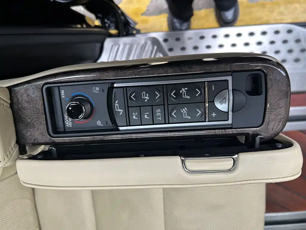 Toyota Vellfire 2021 — фото 12