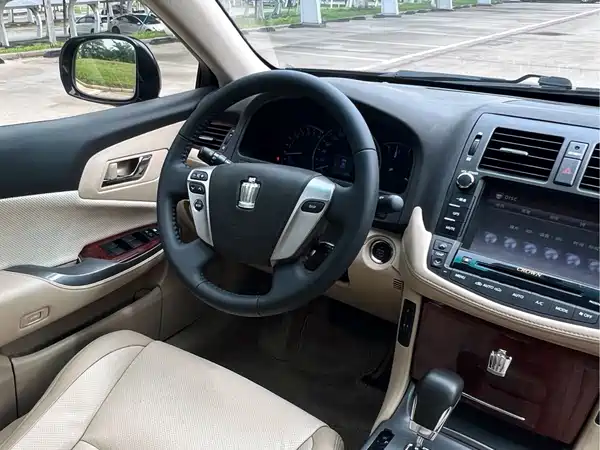 Toyota Crown 2012