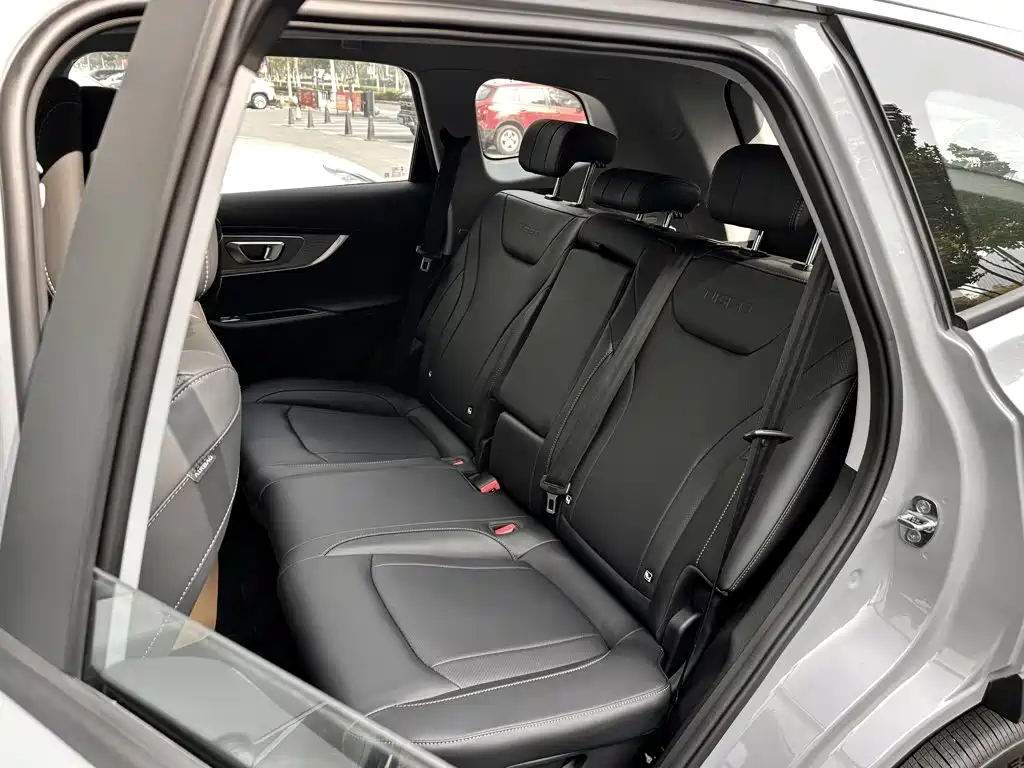 Chery Tiggo 8 PRO New Energy 2025 — фото 25