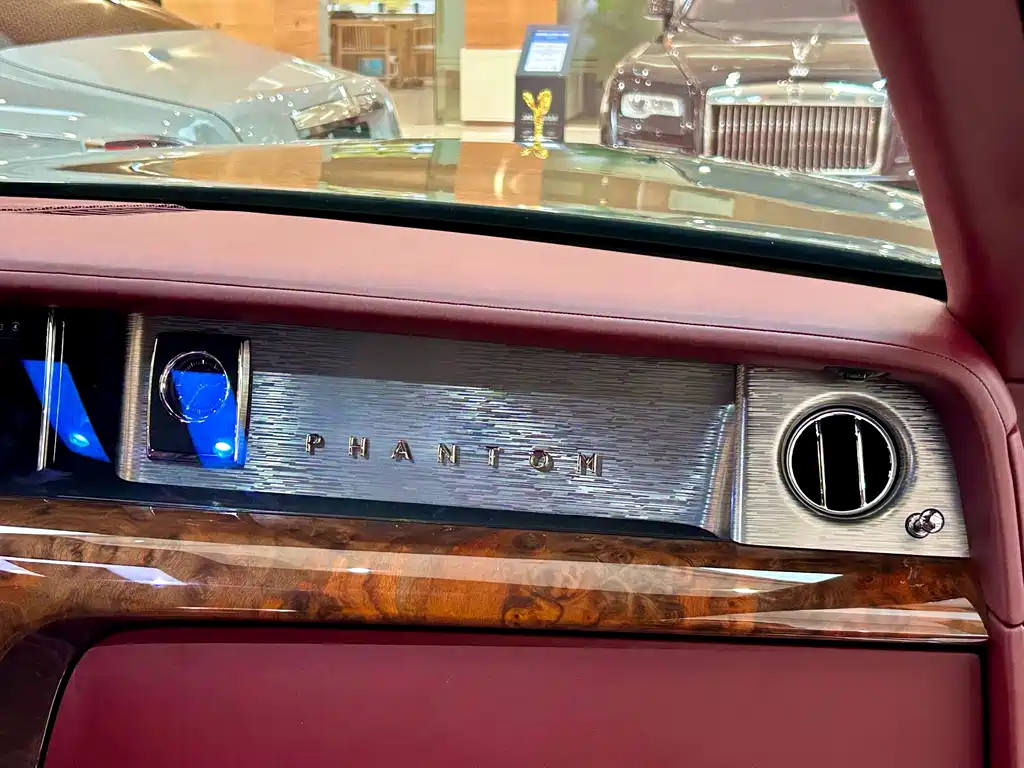 Rolls-Royce Phantom 2019 — фото 6