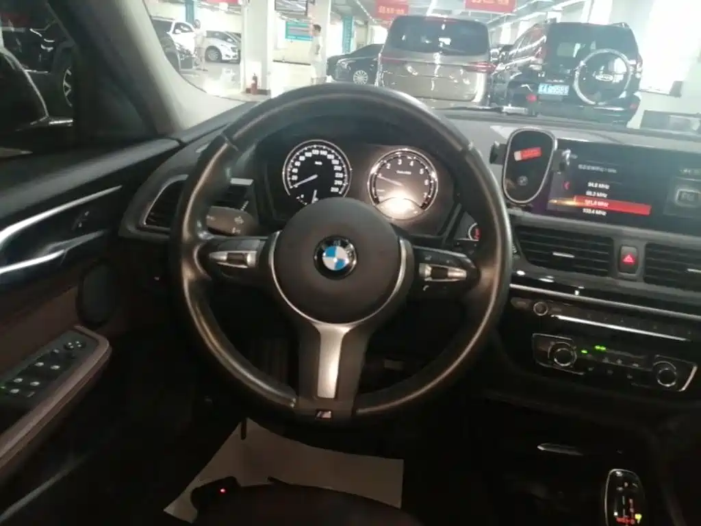 BMW 1 Series 2020 — фото 11