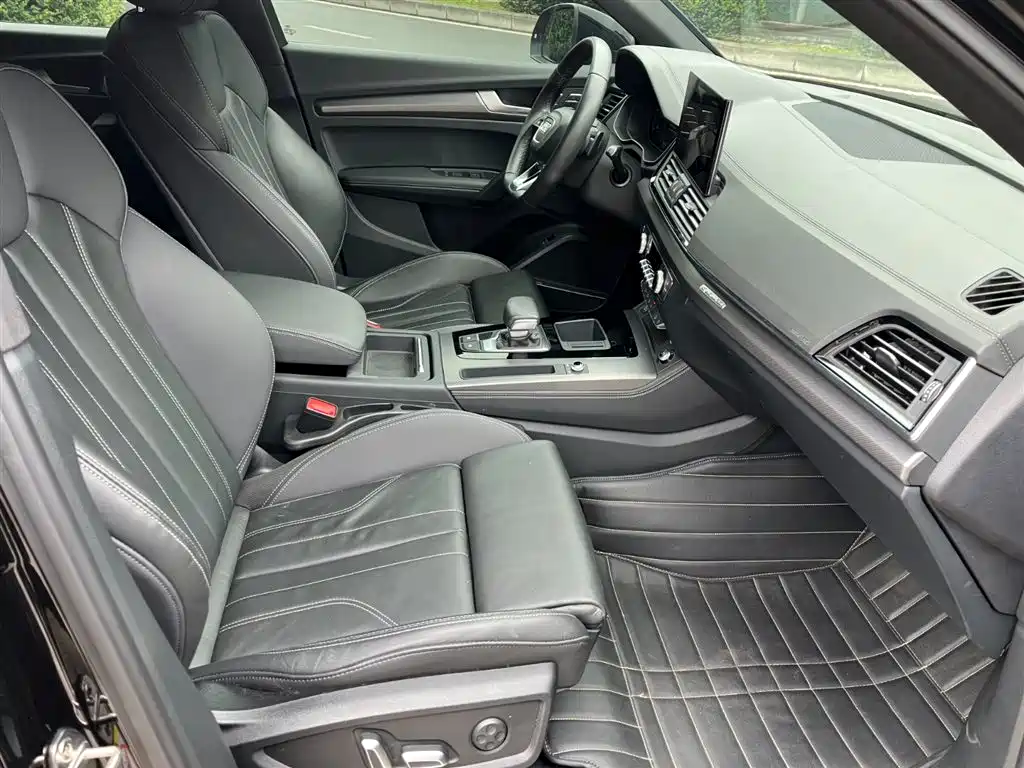 Audi Q5L 2023 — фото 13