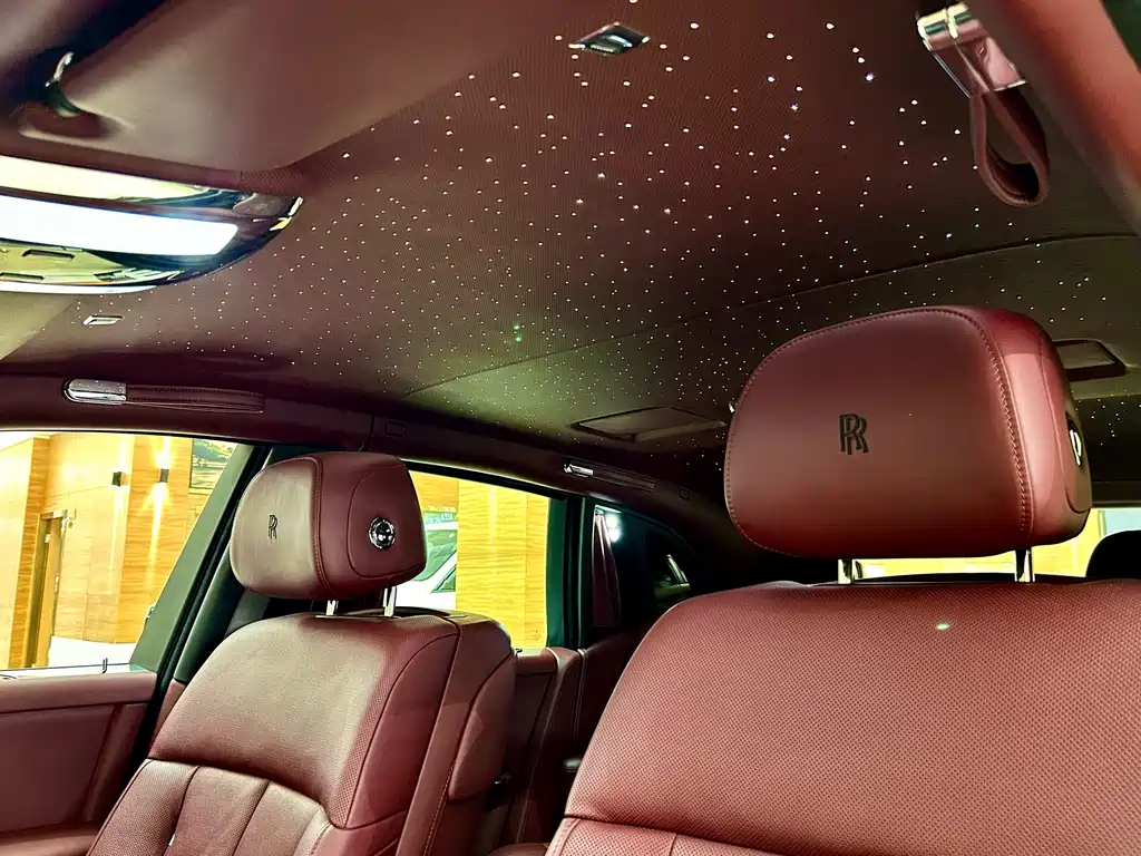 Rolls-Royce Phantom 2019 — фото 11
