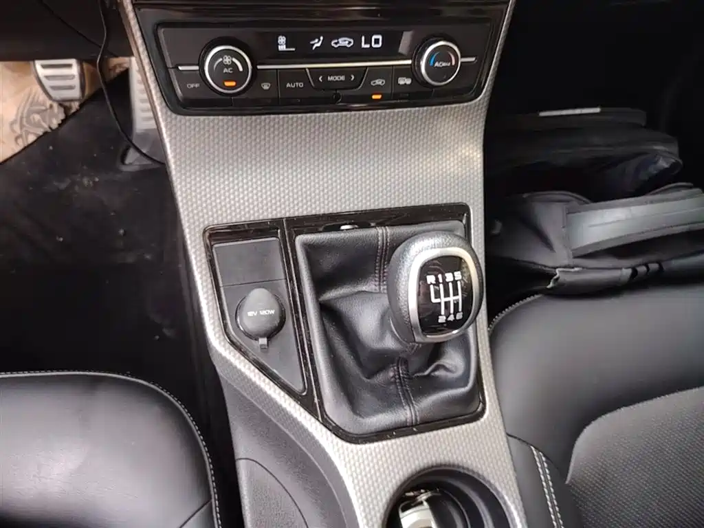 Geely Emgrand GS 2017 — фото 14