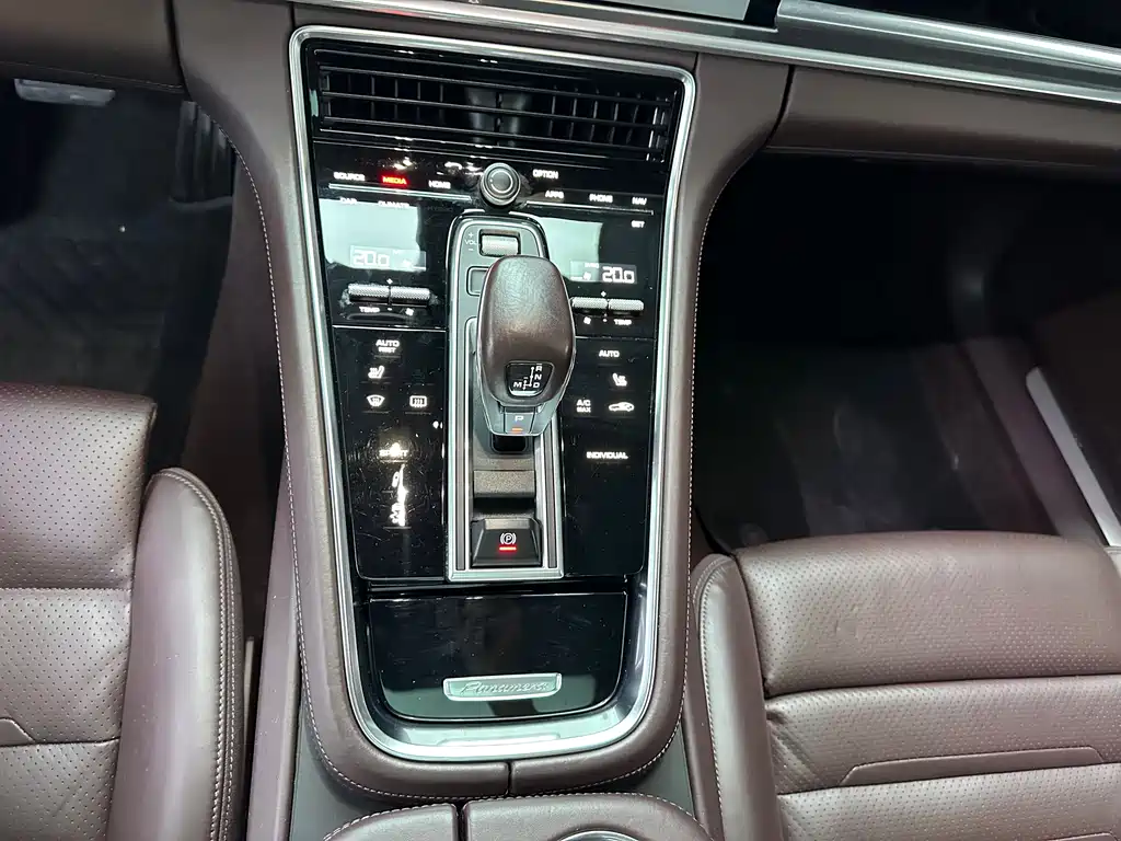 Porsche Panamera 2017 — фото 10