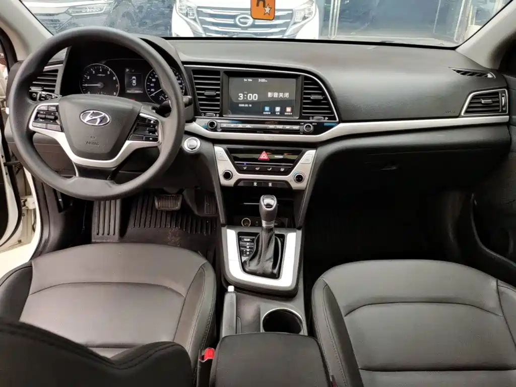 Hyundai Elantra 2019 — фото 10