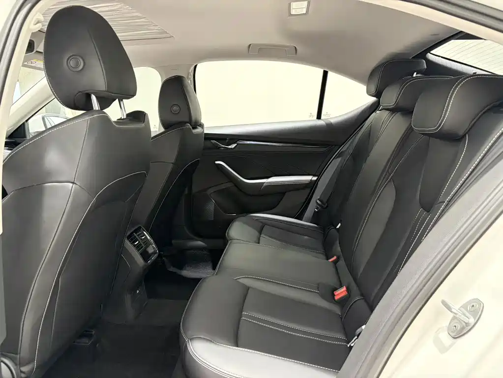 Skoda Octavia 2022 — фото 9