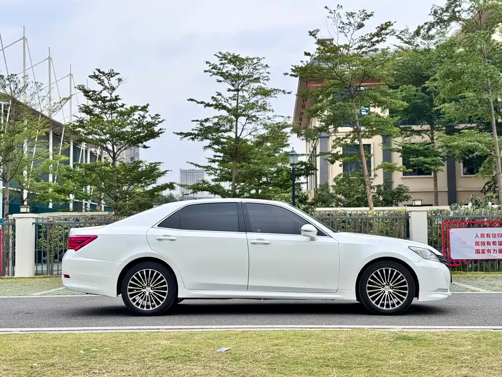 Toyota Crown 2019 — фото 5