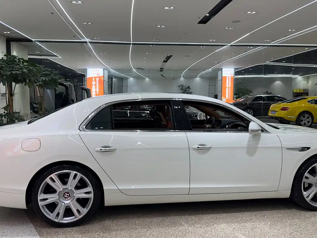 Bentley Flying Spur 2017 — фото 10