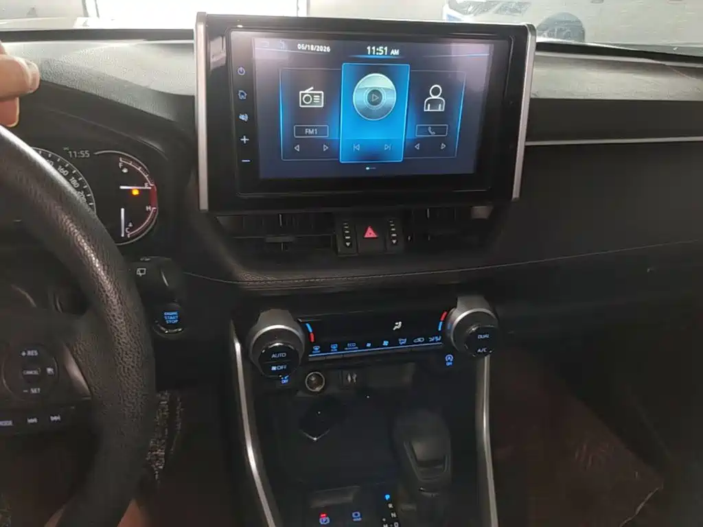 Toyota RAV4 2019 — фото 13
