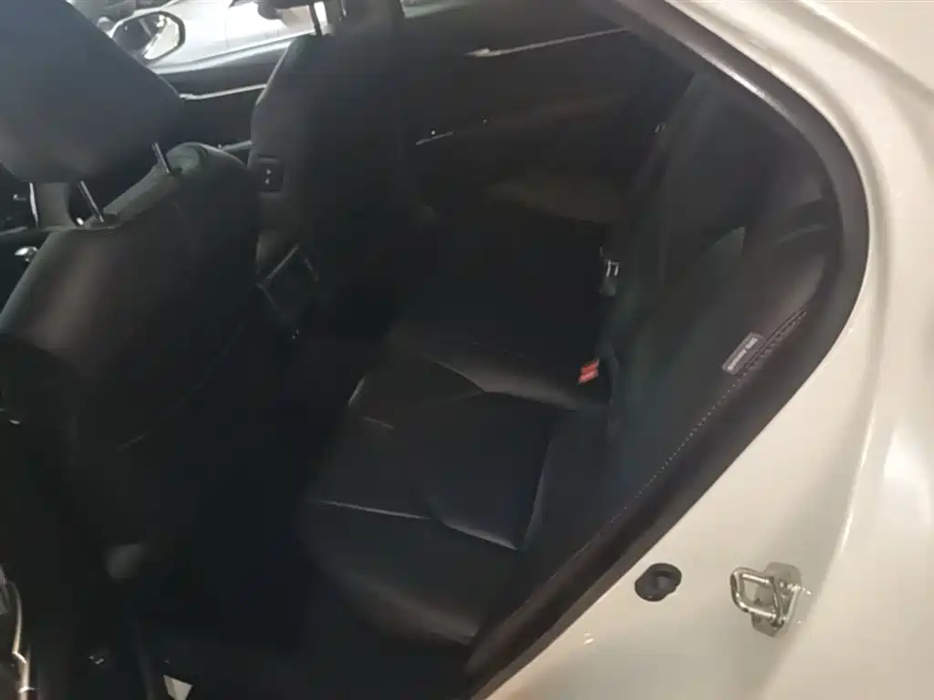 Toyota Camry 2021 — фото 19