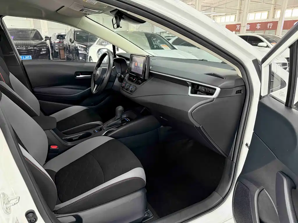 Toyota Corolla 2023 — фото 17