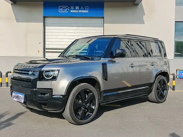 Land Rover Defender 2024