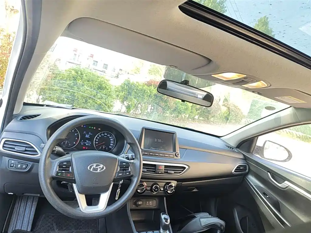 Hyundai Elantra 2018 — фото 10